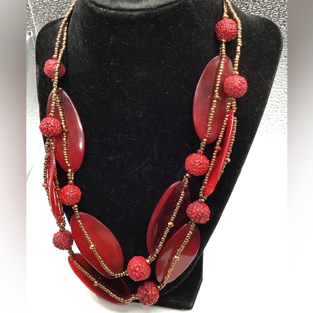 NWOT Beautiful Red Necklace - Picture 1 of 3